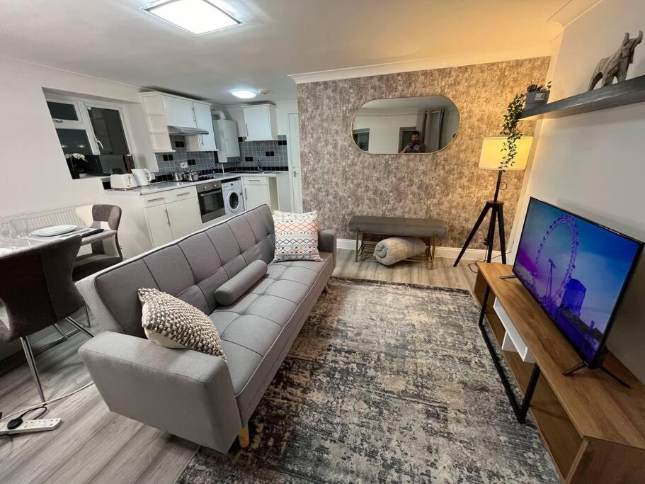 Modern & Stylish Haven In Heart Of London Apartment Exterior photo